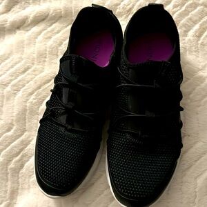 Woman’s Vionic size 9m Sneakers